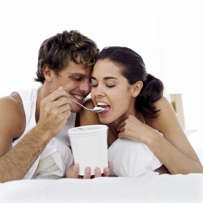 Pareja come helado