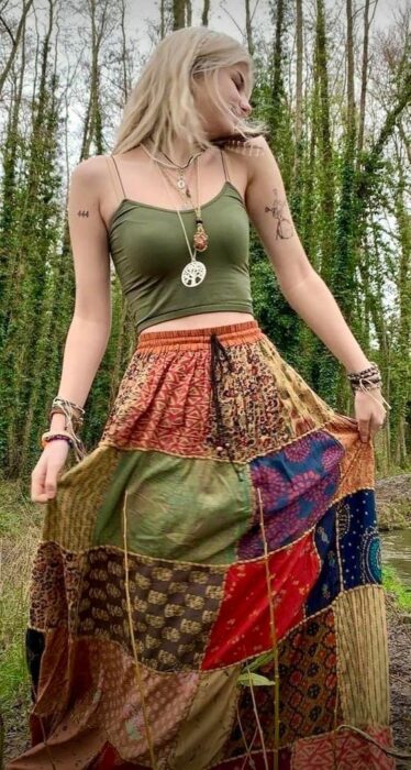 Outfits con faldas largas de estilo hippie