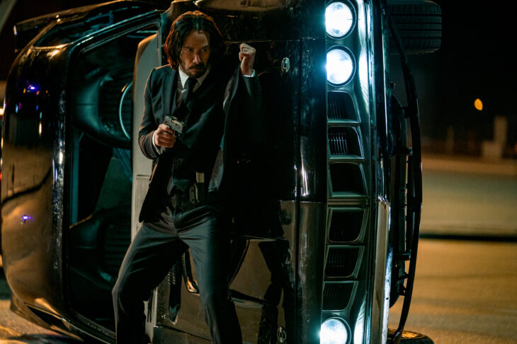 Keanu Reeves en una escena en su papel de la película John Wick 4