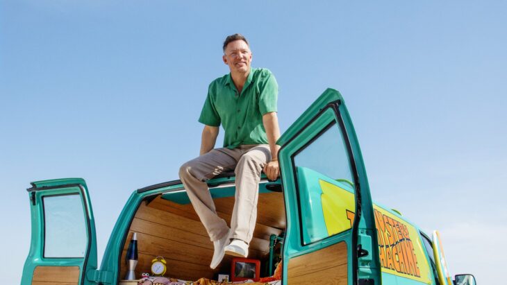 Actor Matthew Lillard sobre la camioneta 'Máquina del misterios' que podrá rentarse para hospedaje