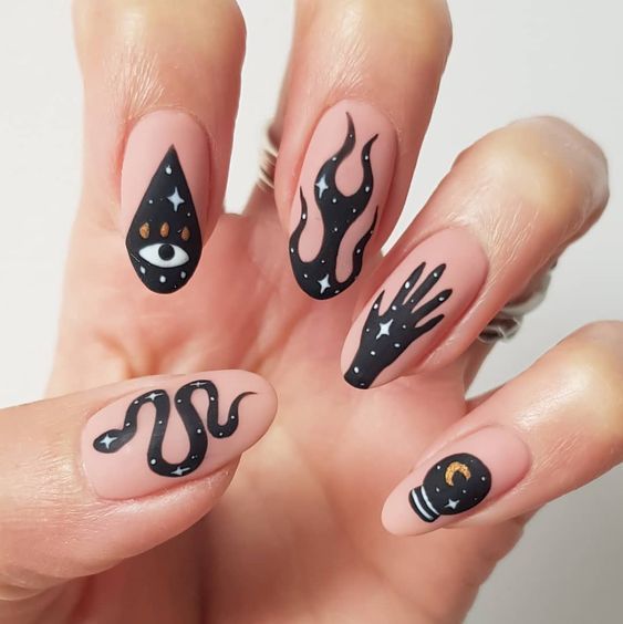 manicura serpiente negra; Manicuras para abrir tu tercer ojo de bruja y alejar las malas vibras