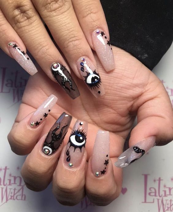 manicura degradado negro; Manicuras para abrir tu tercer ojo de bruja y alejar las malas vibras
