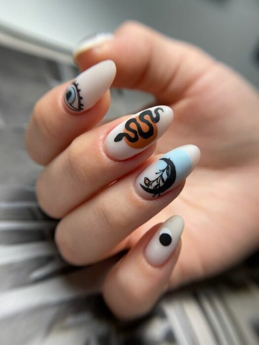 Manicura con ojo azul; Manicuras para abrir tu tercer ojo de bruja y alejar las malas vibras