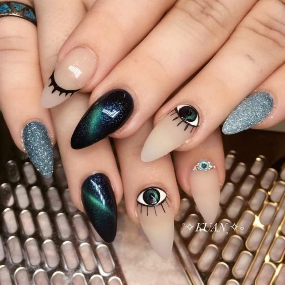 Manicura en tono verde; Manicuras para abrir tu tercer ojo de bruja y alejar las malas vibras