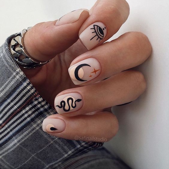 manicura con serpientes; Manicuras para abrir tu tercer ojo de bruja y alejar las malas vibras