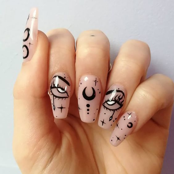 manicura con líneas negras; Manicuras para abrir tu tercer ojo de bruja y alejar las malas vibras