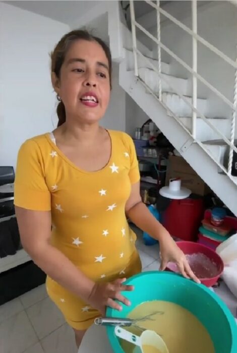 Repostera colombiana Marce, criticada en redes por un pastel de Mickey Mouse fallido