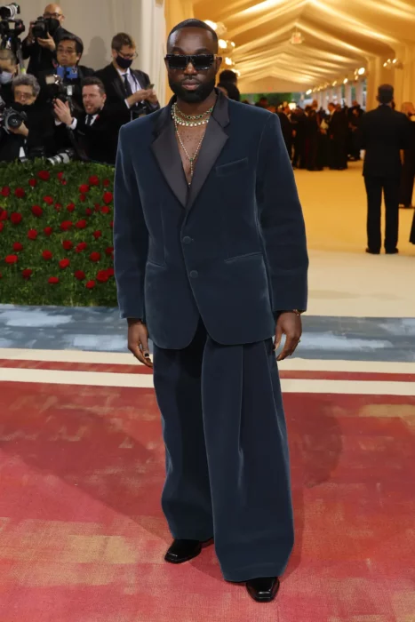 Paapa Essiedu ;Hombres que nos dieron más que smokings negros en la Met Gala 2022 