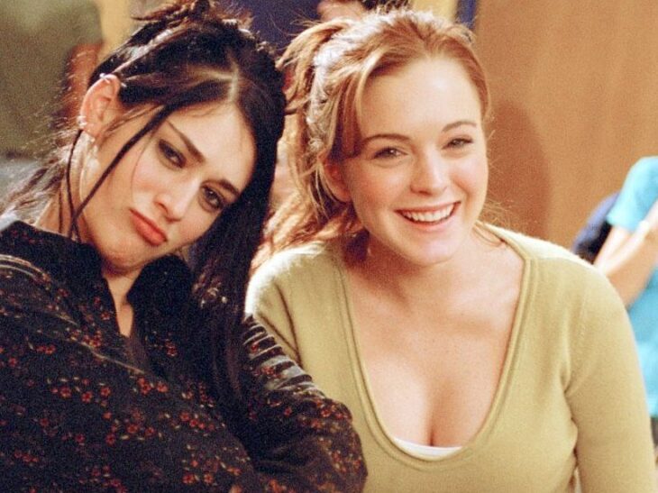 Lizzy Caplan y Lindsay Lohan en Chicas Pesadas