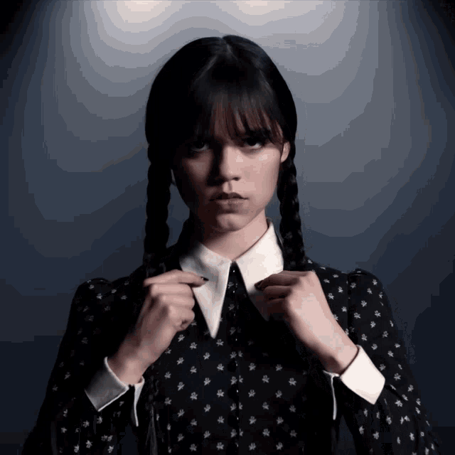 Merlina y dedos gif