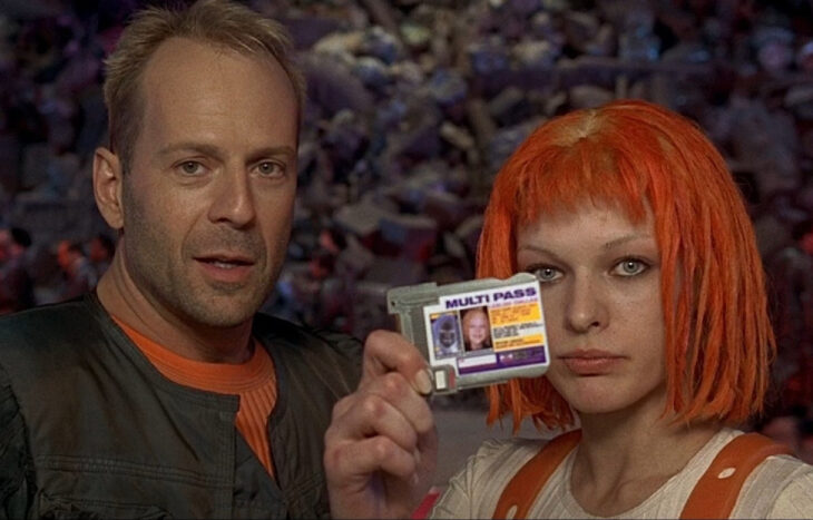 Bruce Willis y Milla Jovovich en El Quinto Elemento