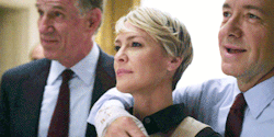 gif pareja sonriendo