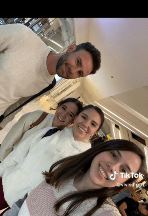 Chicas con Miguel Layún pensando que es Adam Levine