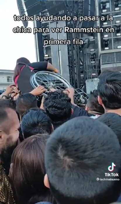 fans de Rammstein se unieron para ayudar a una chica en silla de ruedas