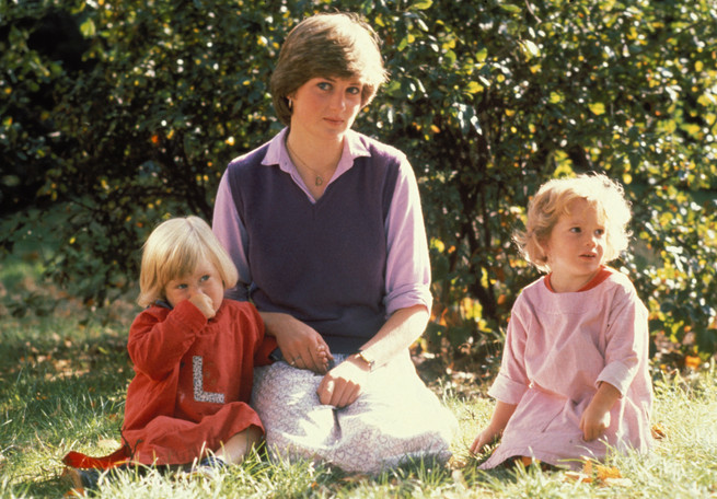 Princesa Diana con un peinado diferente