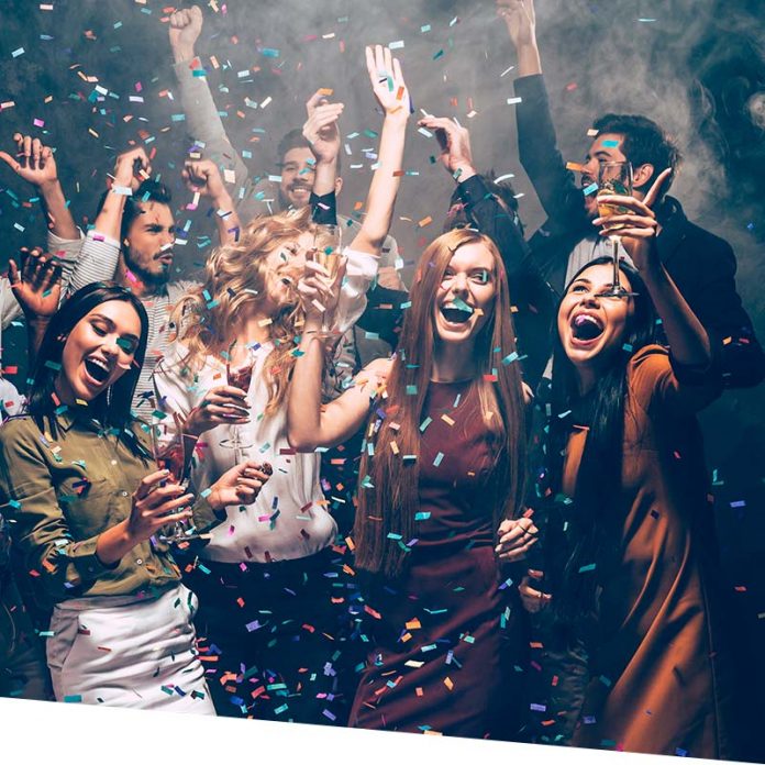 Grupo de amigos en una fiesta