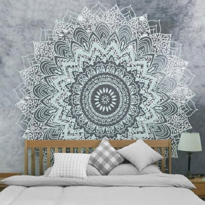 Mandala de cabecero sobre pared