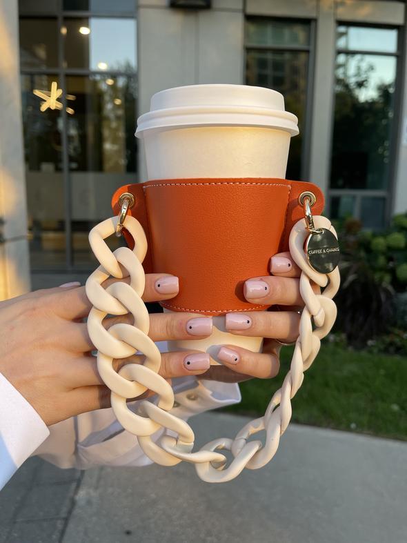 Bolso naranja; 12 Coffee and Chains perfectos para completar tu outfit