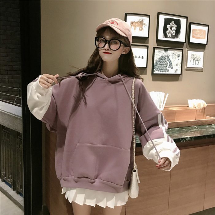 sudadera morada; 15 Sudaderas kawaii para mantenerte calientita 24/7