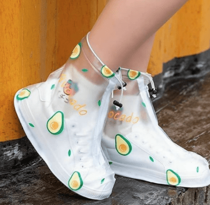 Cover shoes para la lluvia con figuras de colores 