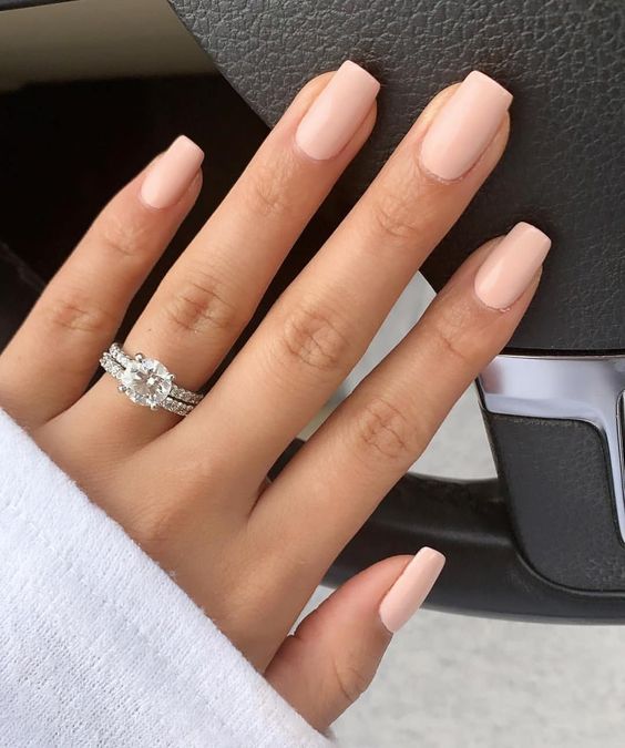 Manicura con efecto natural en tono nude; Ideas para manicura nude