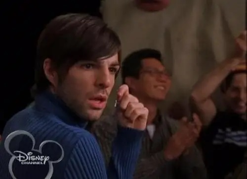 Zachary Quinto Interpretó a un ególatra director de cine en Lizzie McGuire.