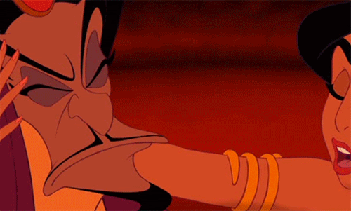 GIF de Jazmín besando a Jafar en la película de Aladino