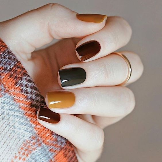 Manicura en tonos otoñales