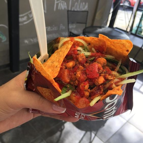 dorilocos con cacahuates, pepino, zanahoria y chile; 15 Deliciosas y sencillas botanas para disfrutar del Super Bowl