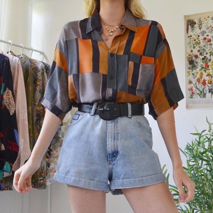 Ideas para combinar shorts con camisa floreada