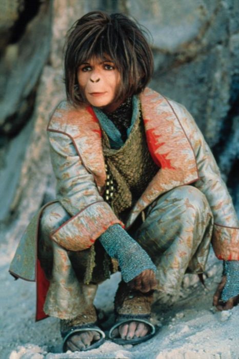 Helena Bonham Carter con un maquillaje de simio en la película El planeta de los simios
