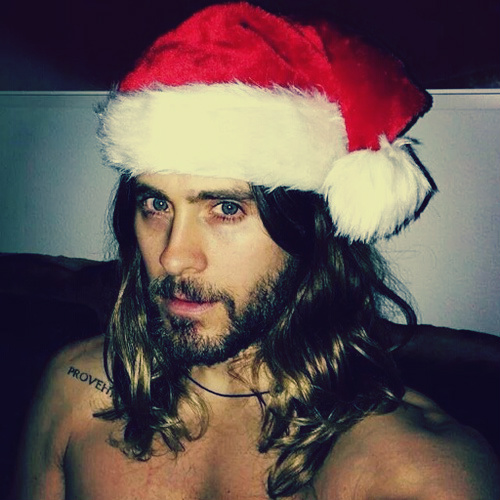 Jared Leto con gorro de santa claus