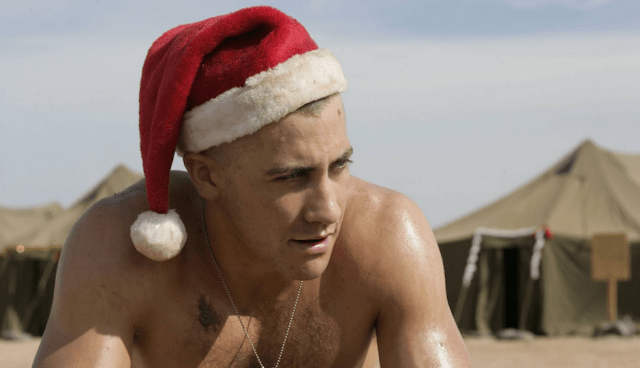 Jake Gyllenhaal con gorro de santa claus