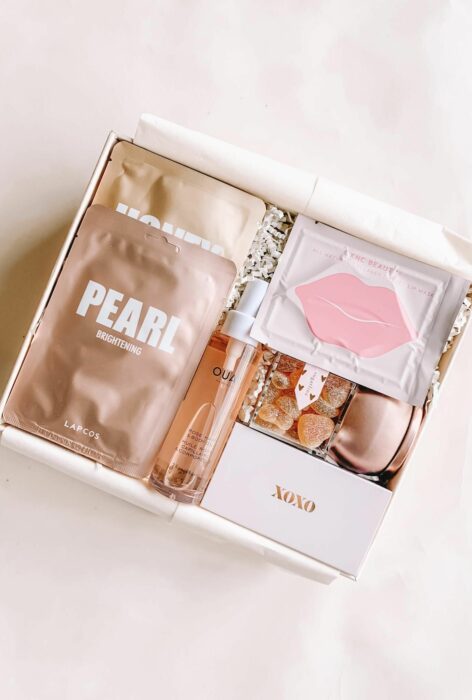Cajita con diferentes productos para regalar a mamá