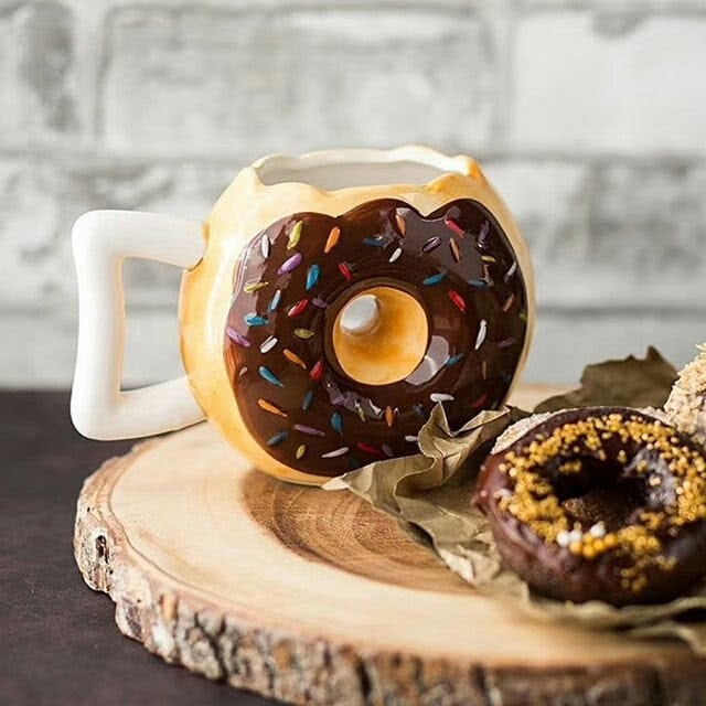 Taza en forma de dona mordida