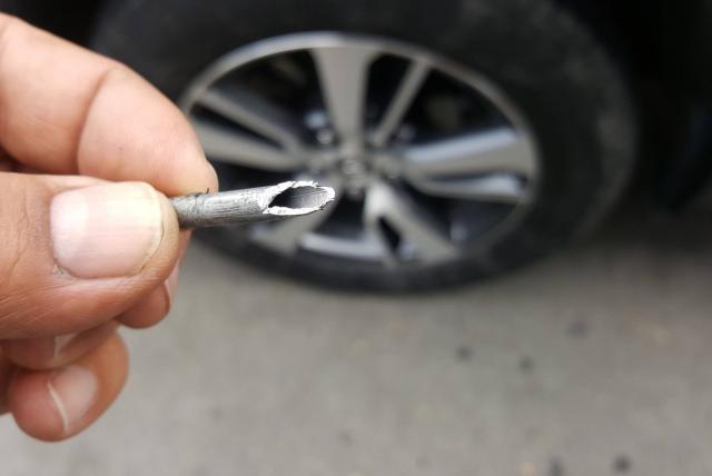 Neumático ponchado ;15 Vecinos tan molestos que no te gustaría vivir en su vecindario
