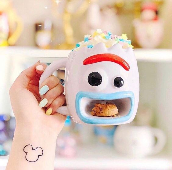 Taza cafetera con diseño inspirado en Forky de Toy Story