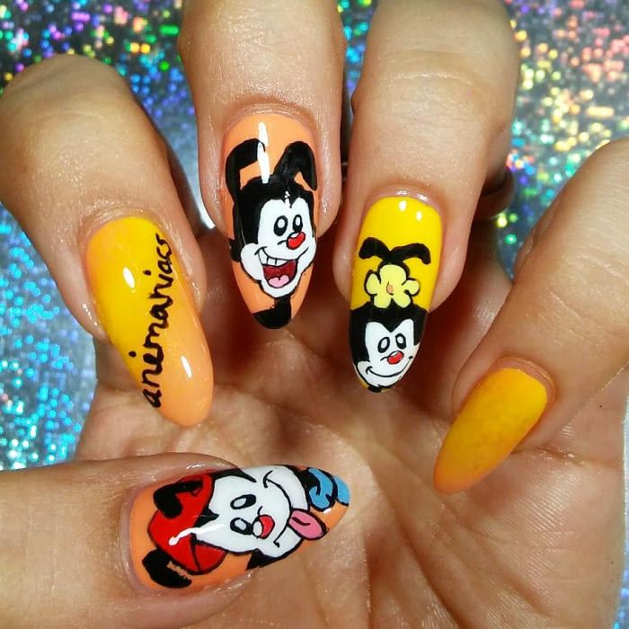 Manicura con diseño de la caricatura de Animaniacs