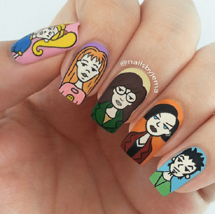 Manicura con diseño de la caricatura de Daria