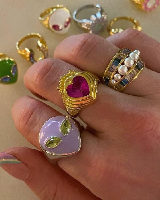 anillos de acrílico con piedras grandes ;17 Anillos 'chunky' a los que deberías darle una oportunidad