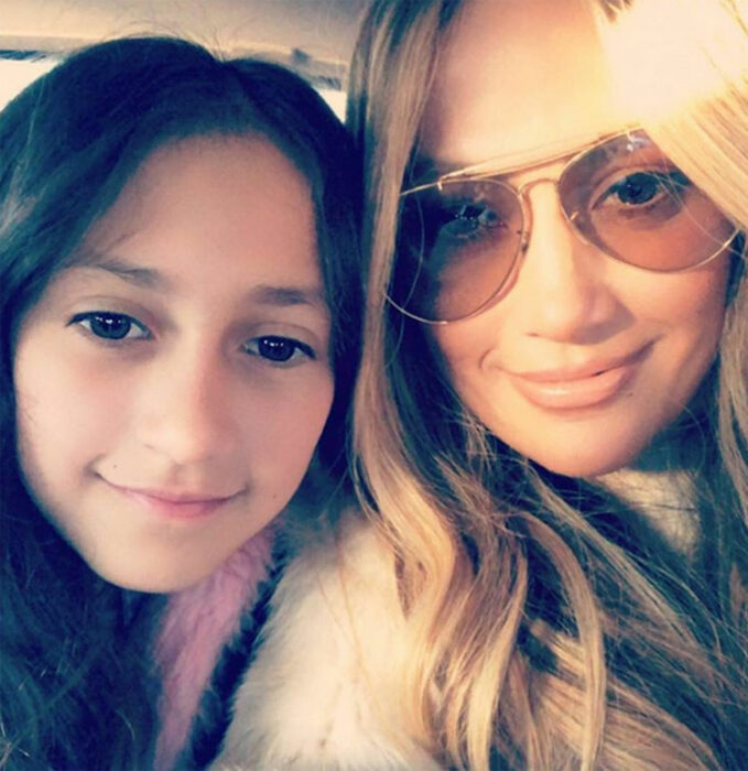 Selfie de Emme al lado de su madre Jennifer Lopez