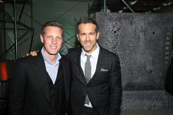 fotografía de Ryan Reynolds a lado de David Ellison