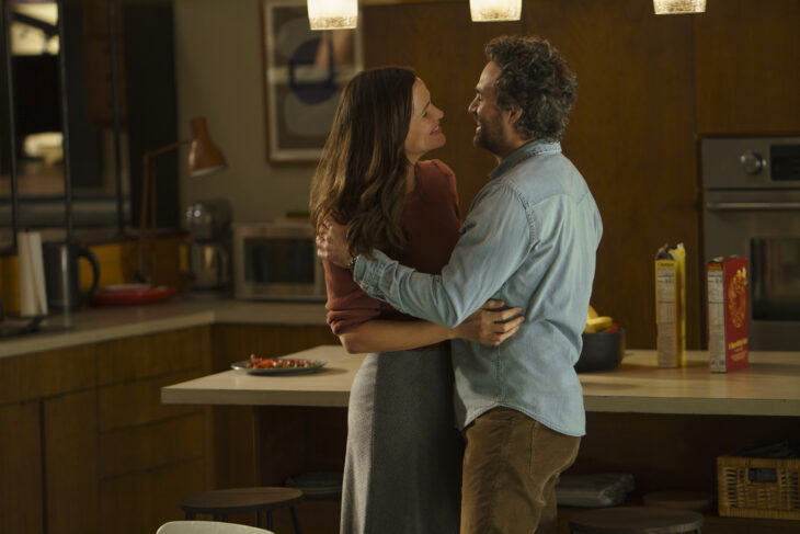 Mark Ruffalo y Jennifer Garner en la película el Proyecto Adam