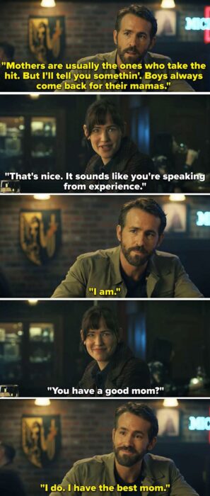 imagen de la escena de la película Proyecto Adam en el que Adam adulto se encuentra con su mamá en un bar