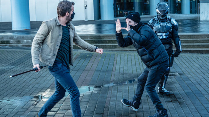 Foto de Ryan Reynolds en un detrás de escenas de la película El Proyecto Adam