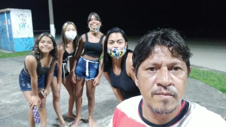 Sidney, Amanda y sus hijas