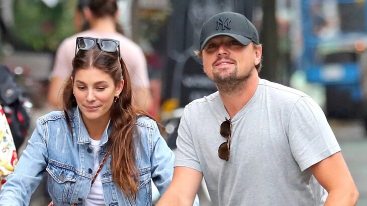 Leonardo DiCaprio y Camila Morrone paseando juntos en bicicleta