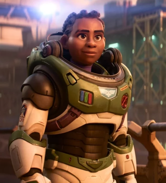 Disney eliminó un beso homosexual en' Lightyear' pero lo ha restaurado tras denuncias