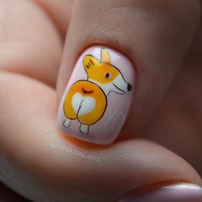 diseño de un perro corgi en una uña