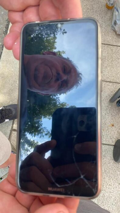 celular; 13 Nenis cuyas fotos de ventas fueron todo un fracaso
